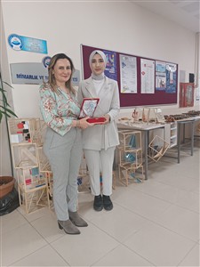 Dereceye Giren Öğrencilerimize Plaket Takdimi